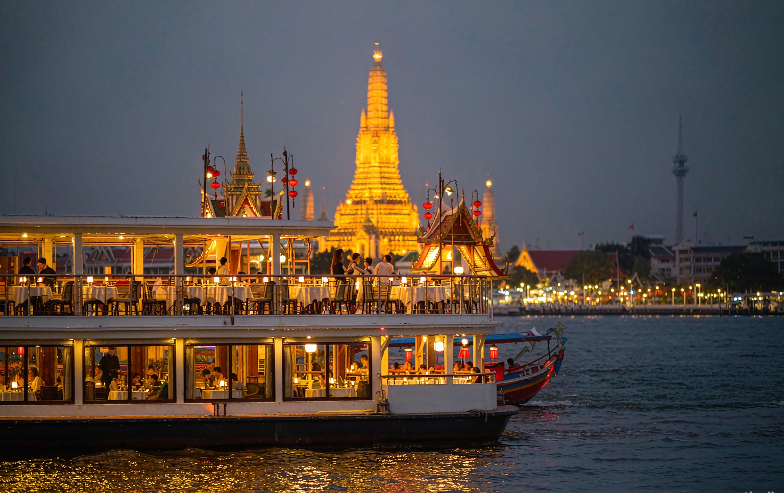 Dinner cruise boat on the Chao Phraya